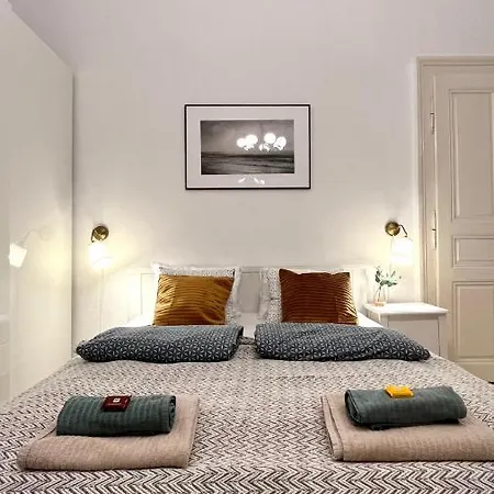 Charming In The Heart Of Апартаменты