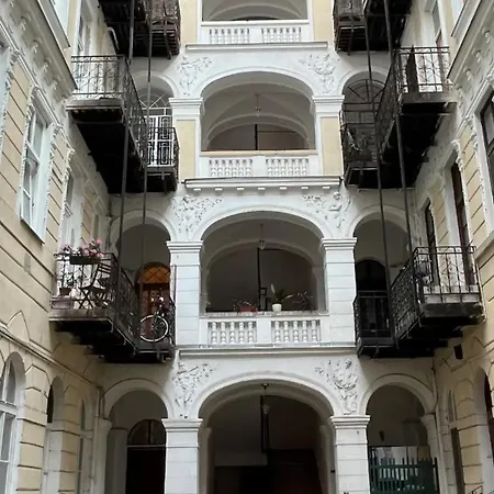 Charming In The Heart Of Апартаменты *