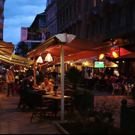 Charming In The Heart Of بودابست